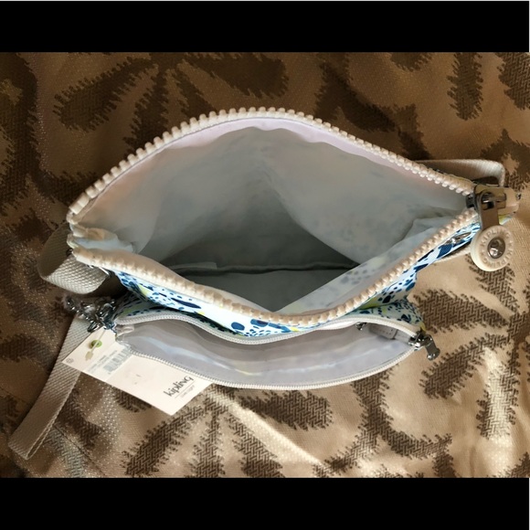 KIPLING LYNNE DELICATE VINES CONVERTIBLE BAG๐ - Picture 11 of 13